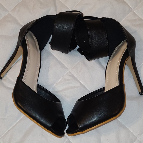 Women's Black Peep Toe Stiletto Heeled Pumps - Picture 2 of 8